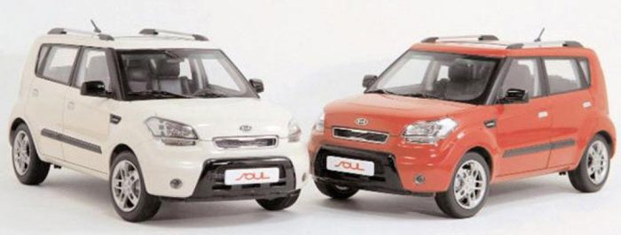 KIA SOUL RED OR IVORY 1/18
