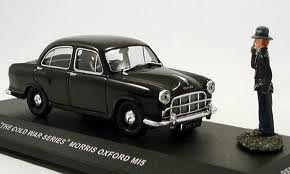 MORRIS OXFORD BLACK M15+2 FIGURE UK